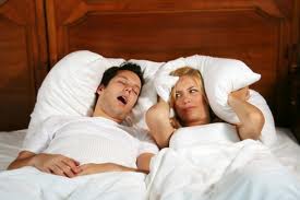 couple-one-snoring-and-other-cant-sleep